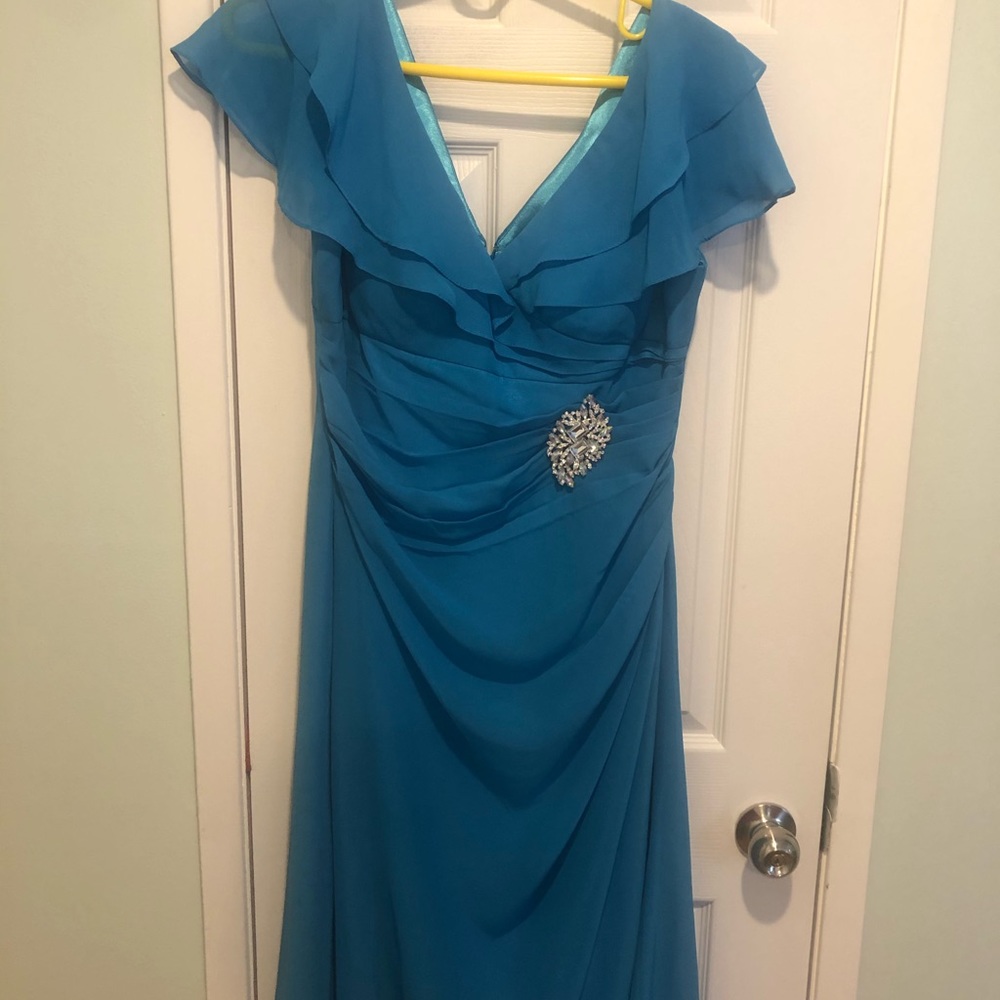 Dress - Picture 2 of 9